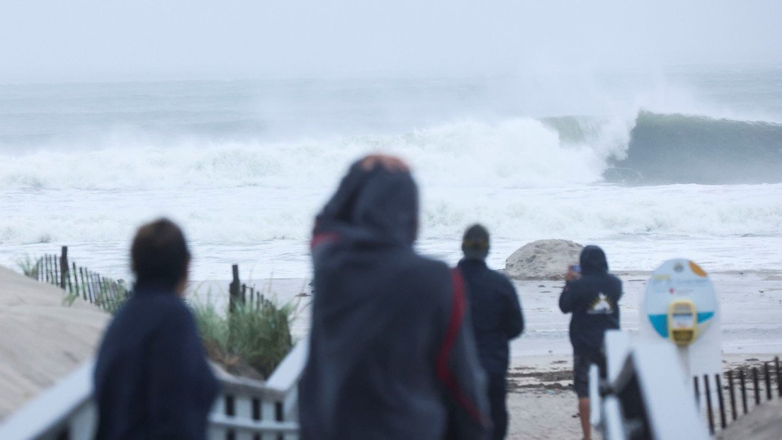 Video: El huracán Henri se aproxima a la costa noreste de EE.UU.