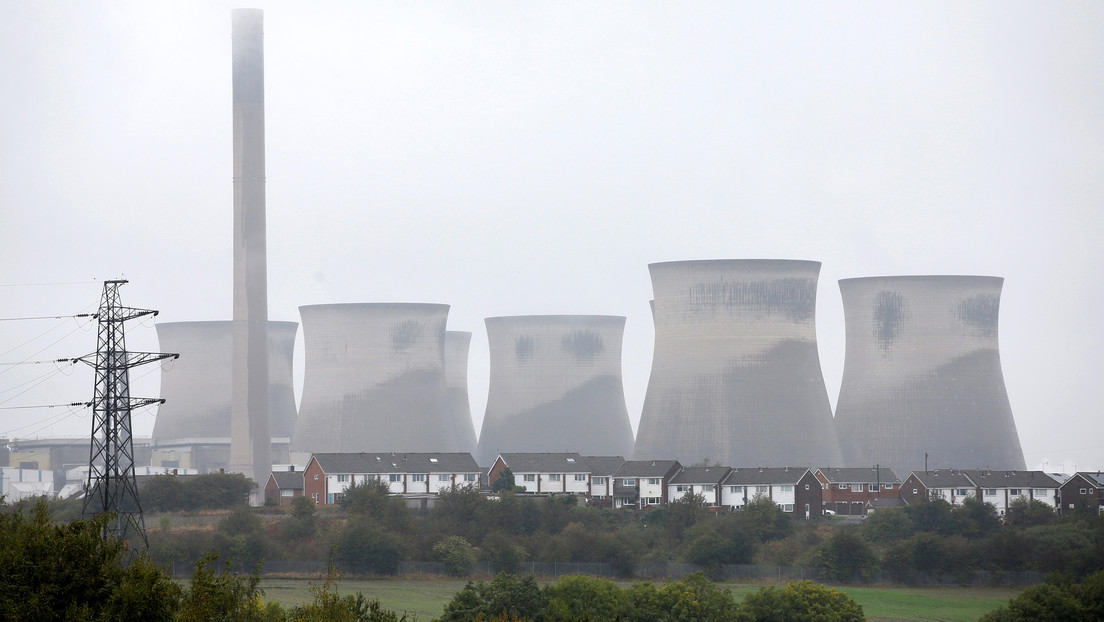 VIDEO: Momento de la demolición de una central eléctrica en el Reino Unido