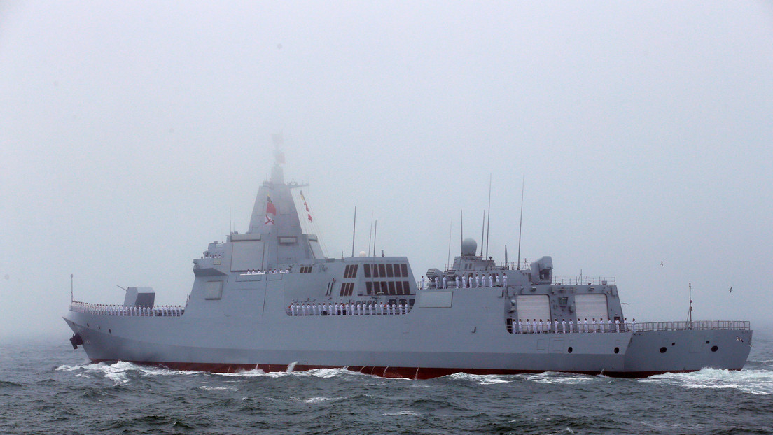 Japón denuncia el paso de una flotilla naval china encabezada por un poderoso destructor de misiles guiados a 100 kilómetros de sus costas