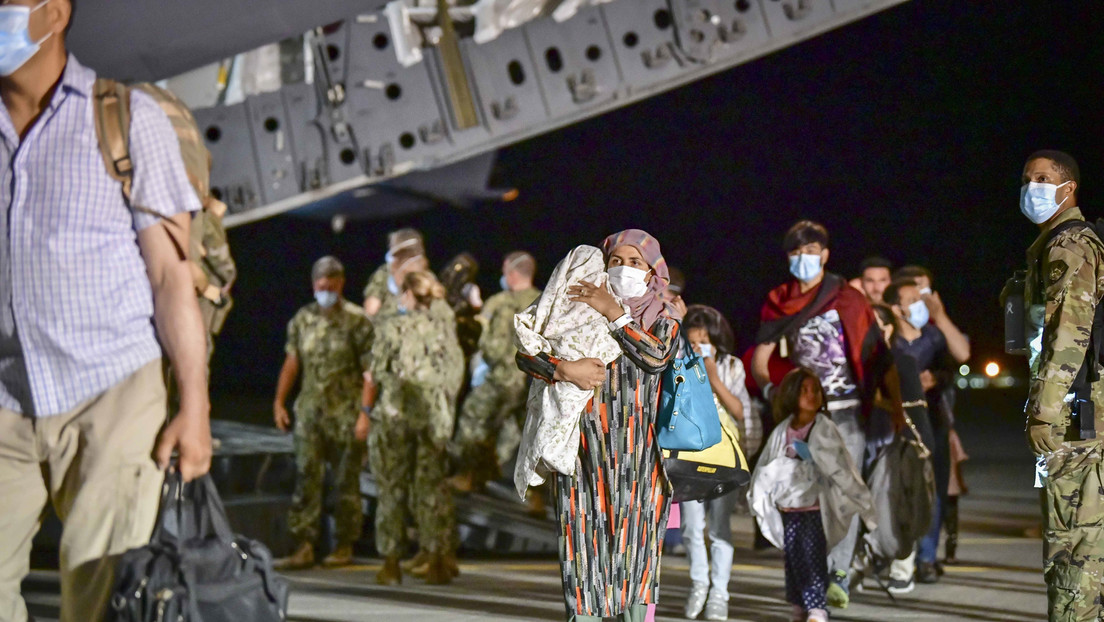 Reportan que un avión italiano fue blanco de disparos al despegar del aeropuerto de Kabul con evacuados a bordo