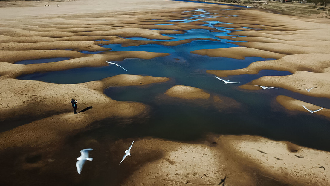 El drama de los pescadores afectados por el descenso del río Paraná: "O le damos de comer a nuestras familias o pagamos los impuestos"