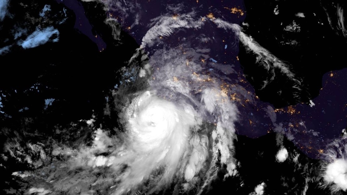 La tormenta tropical Nora se intensifica hasta huracán mientras se acerca a la costa pacífica de México