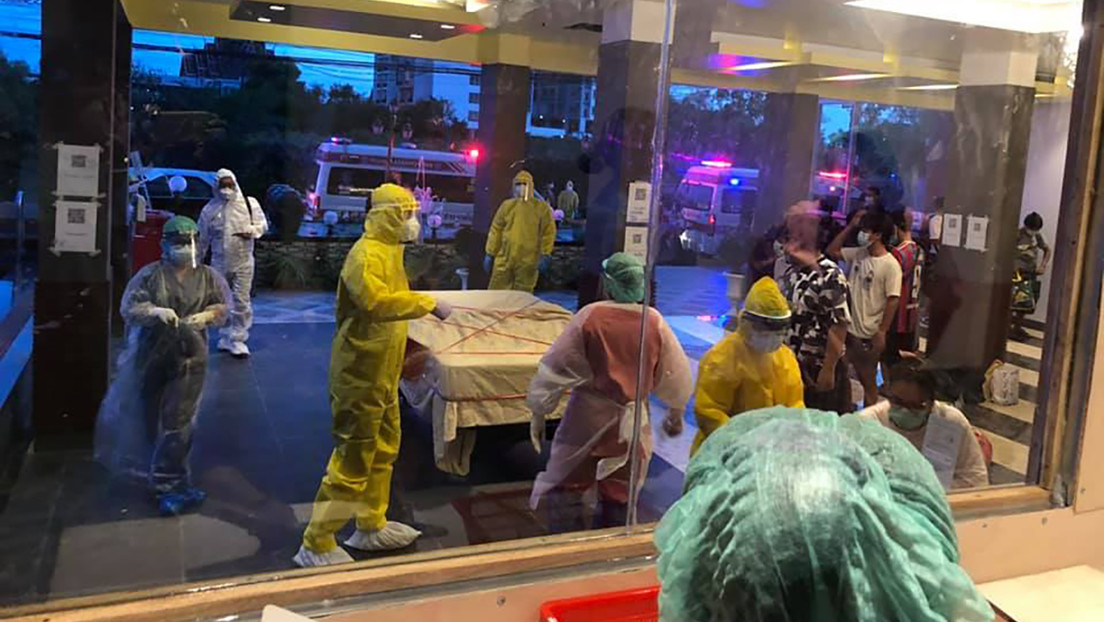 Policía tailandesa allana un hospital para enfermos de covid-19 por quejas de enfermeras sobre orgías, peleas y consumo de droga entre sus pacientes