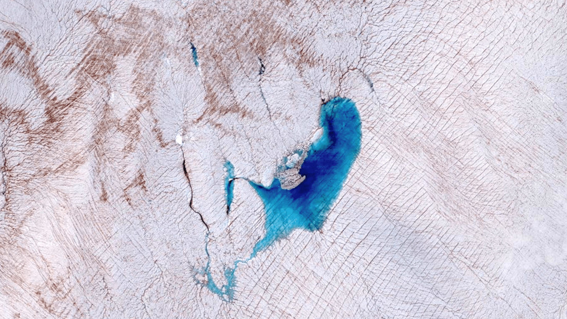 Detectan que flujos y lagos subglaciales se manifiestan en la superficie de la capa de hielo en Groenlandia