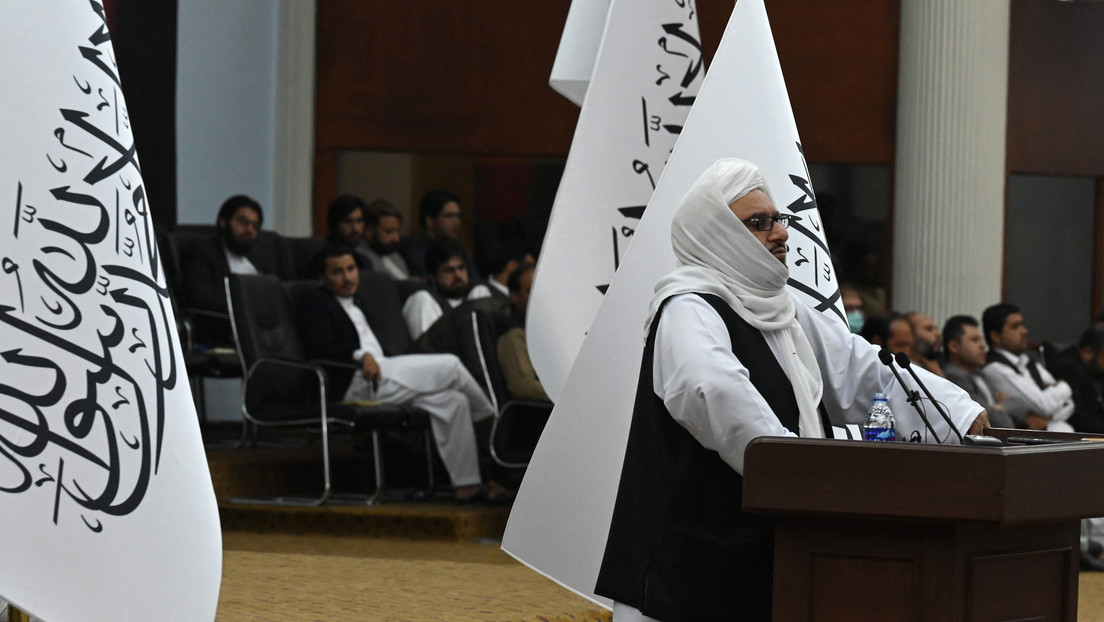 Ministro de Educación de los talibanes afirma que se permitirá a las mujeres afganas asistir a la universidad, pero se prohibirán las clases mixtas