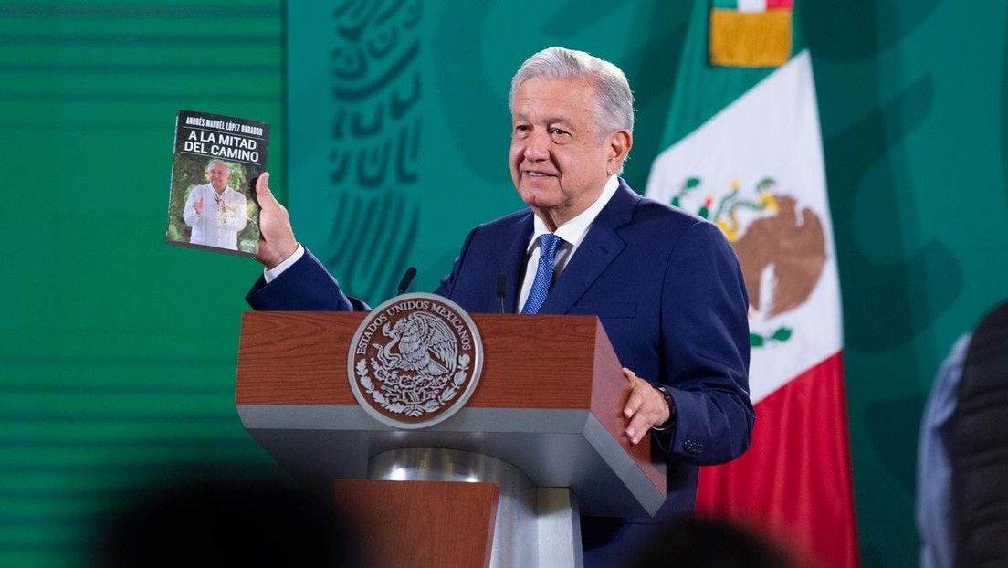 "No van a bostezar": La promesa de López Obrador sobre su nuevo libro (y la singular recomendación a sus adversarios políticos)