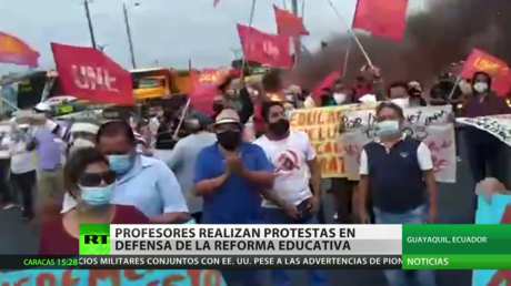 Profesores salen a la calle para defender la reforma educativa en Ecuador