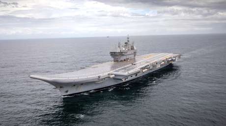 La India pone a prueba en el mar su primer portaaviones de fabricación nacional  (VIDEO)