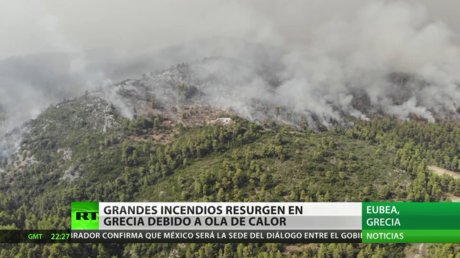 Graves incendios forestales se reavivan en Grecia debido a la peor ola de calor en más de 30 años