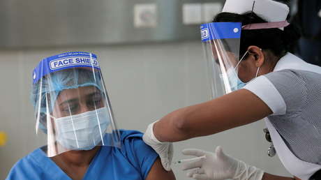 Despiden a la ministra de Salud de Sri Lanka, quien promovió el consumo de un sirope 'mágico' como remedio para el covid-19