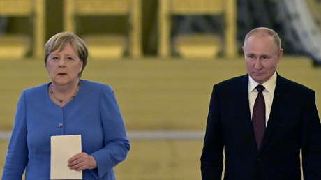 "No fue condenado por su actividad política, sino por crímenes penales contra socios extranjeros": Putin comenta  ante Merkel el caso Navalny