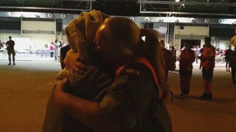 VIDEO: El abrazo de una militar española a una mujer afgana conmueve a la Red