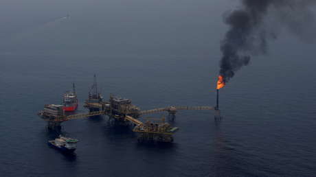 Petróleos Mexicanos restablece los 125 pozos de la importante plataforma marina afectada por un fuerte incendio