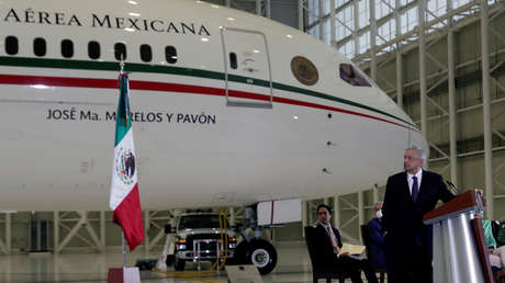 La broma de Kamala Harris sobre los posibles compradores del avión presidencial de México que López Obrador revela en su libro