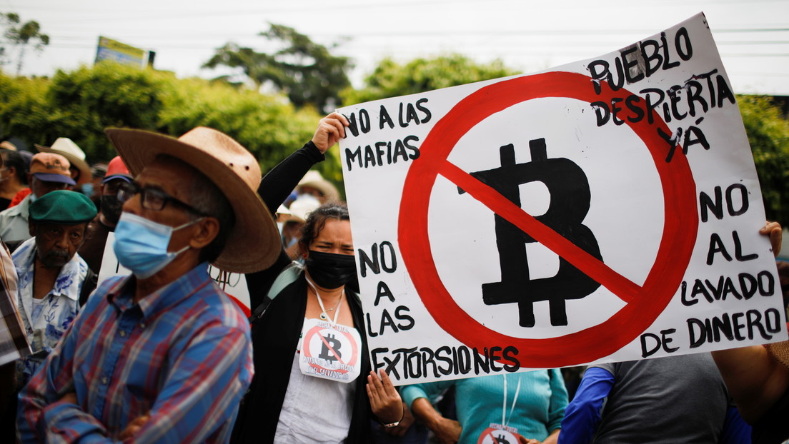 Organizaciones sociales de El Salvador protestan contra la puesta en curso del bitcóin en el país