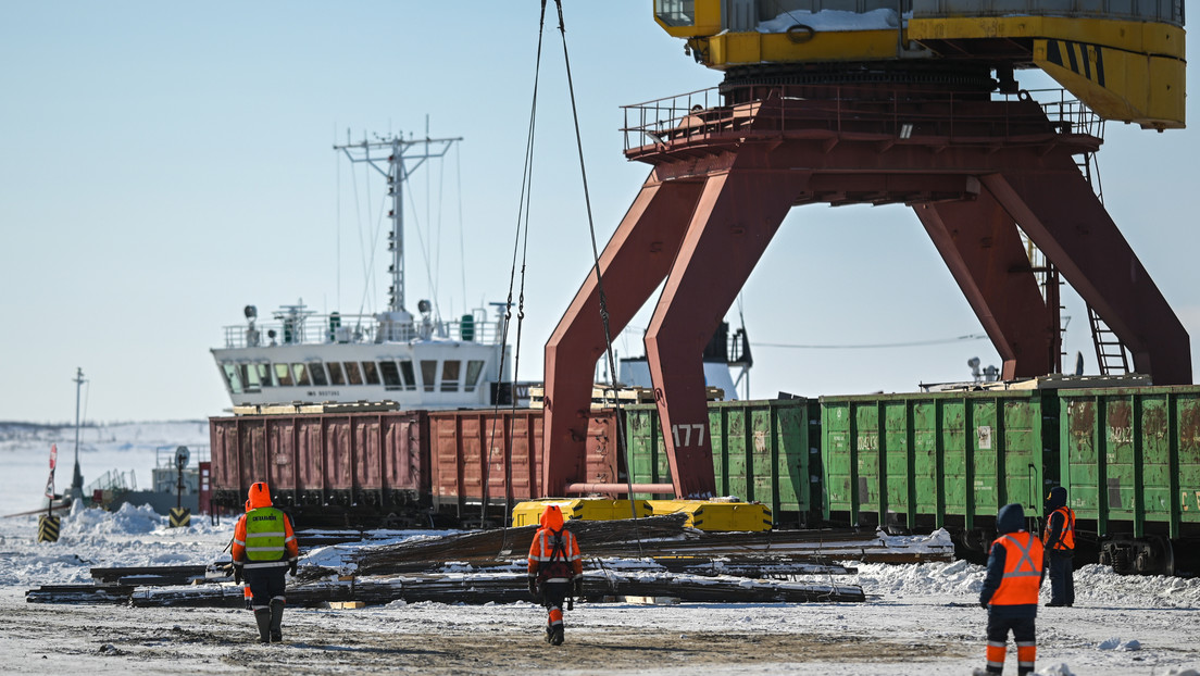 Putin anuncia que para 2024 la carga enviada por la ruta marítima del Norte llegará a los 80 millones de toneladas