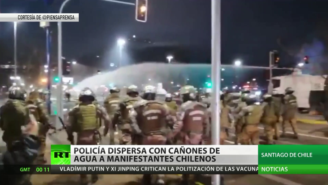 Chile: La Policía dispersa con cañones de agua una manifestación por los presos políticos del estallido social