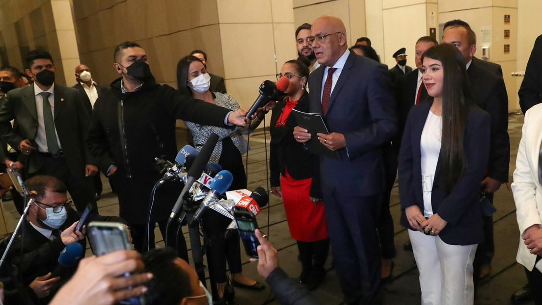 La nueva ronda de diálogo entre el Gobierno de Venezuela y la oposición culmina con la firma de dos acuerdos