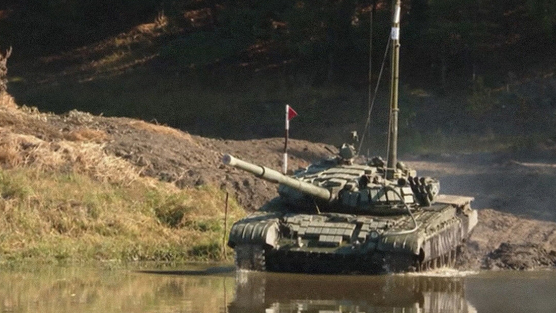 VIDEO: Graban desde el interior de un carro de combate cómo tanquistas rusos conducen bajo el agua