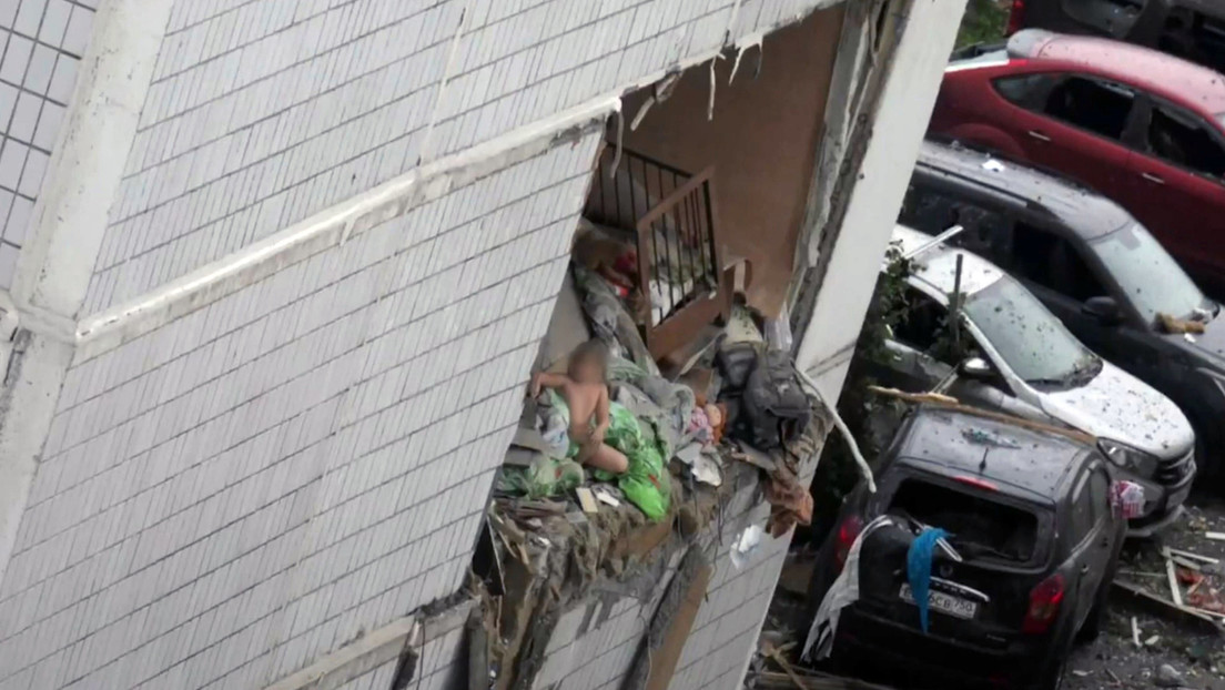 Una niña sobrevive a una explosión de gas en un edificio residencial en Rusia que destruyó su apartamento y parte de la edificación