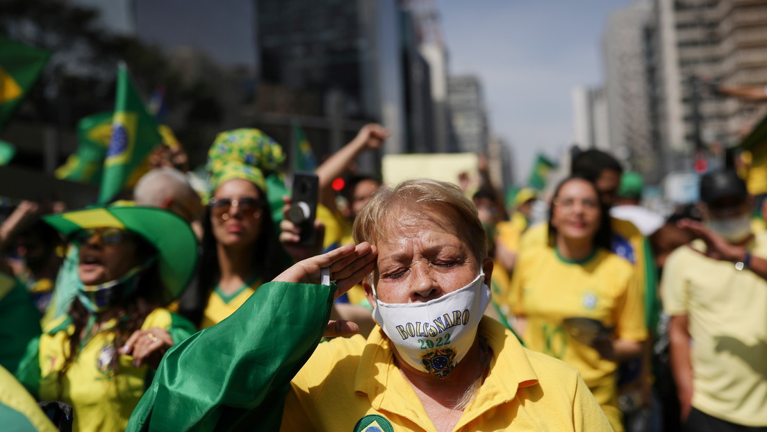 VIDEOS: Seguidores de Bolsonaro intentan invadir el Ministerio de Salud