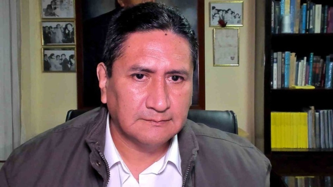 El político peruano Vladimir Cerrón rechaza las "especulaciones" sobre su supuesta solicitud de asilo político en el extranjero
