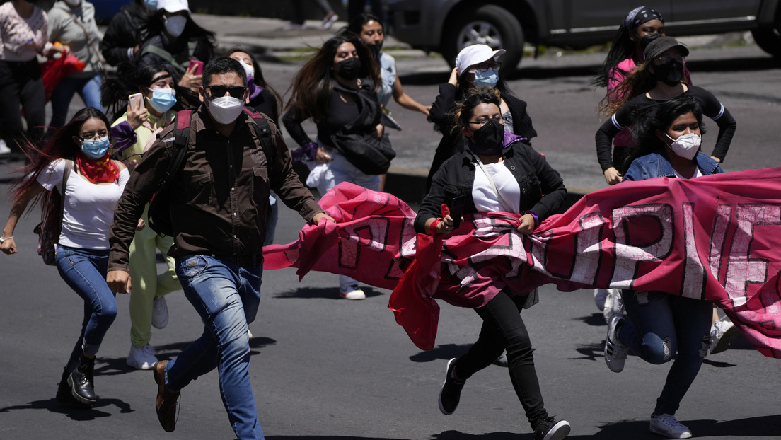 Las dos razones por las que se han desatado las protestas del sector universitario en Ecuador