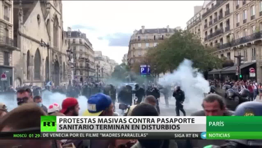 Protestas masivas contra el pasaporte sanitario terminan en disturbios en Francia