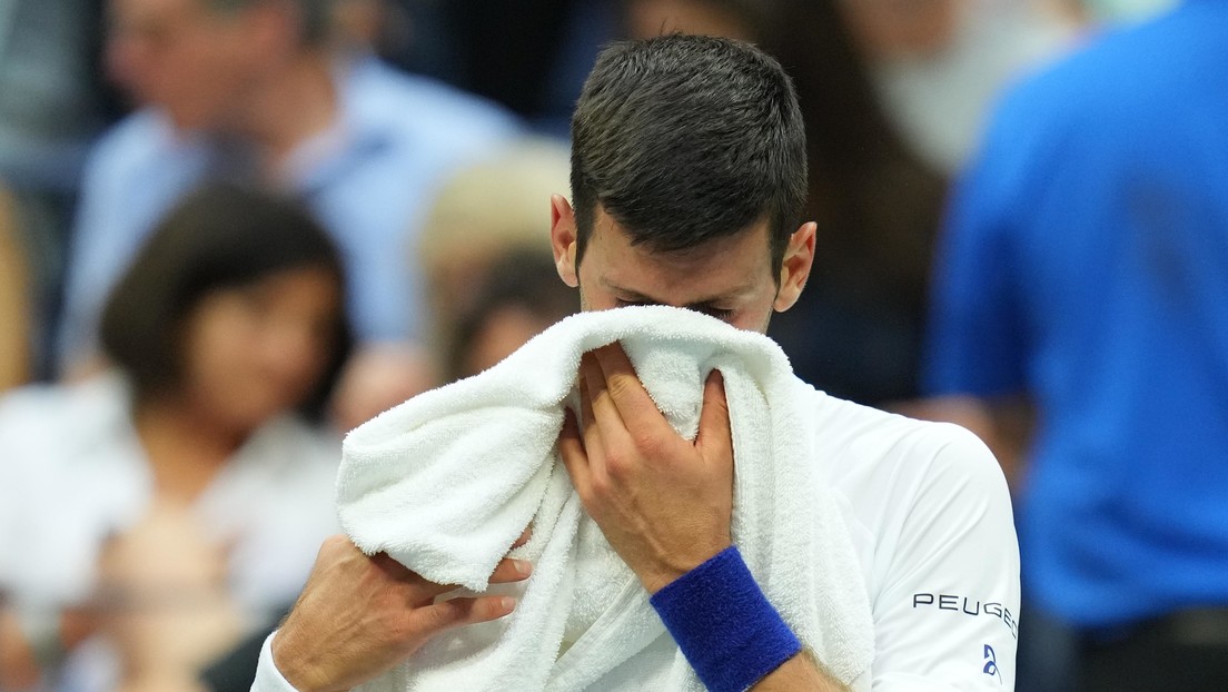 VIDEO: Djokovic sucumbió ante la presión y lloró en medio del partido con Daniil Medvédev