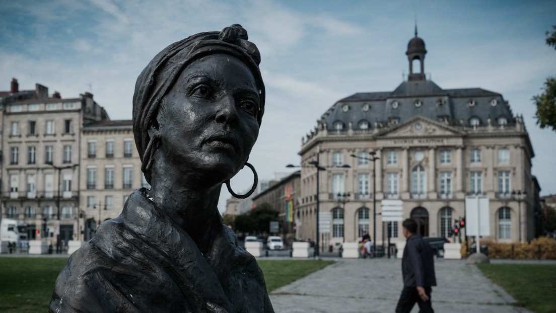 Vándalos blanquean un monumento a las víctimas de la esclavitud en Francia