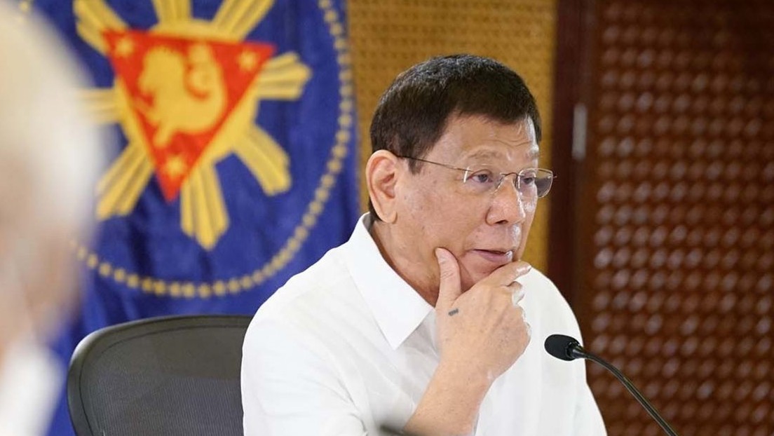 El presidente filipino Duterte ordena a sus ministros que le pidan permiso antes de comparecer en investigaciones del Senado