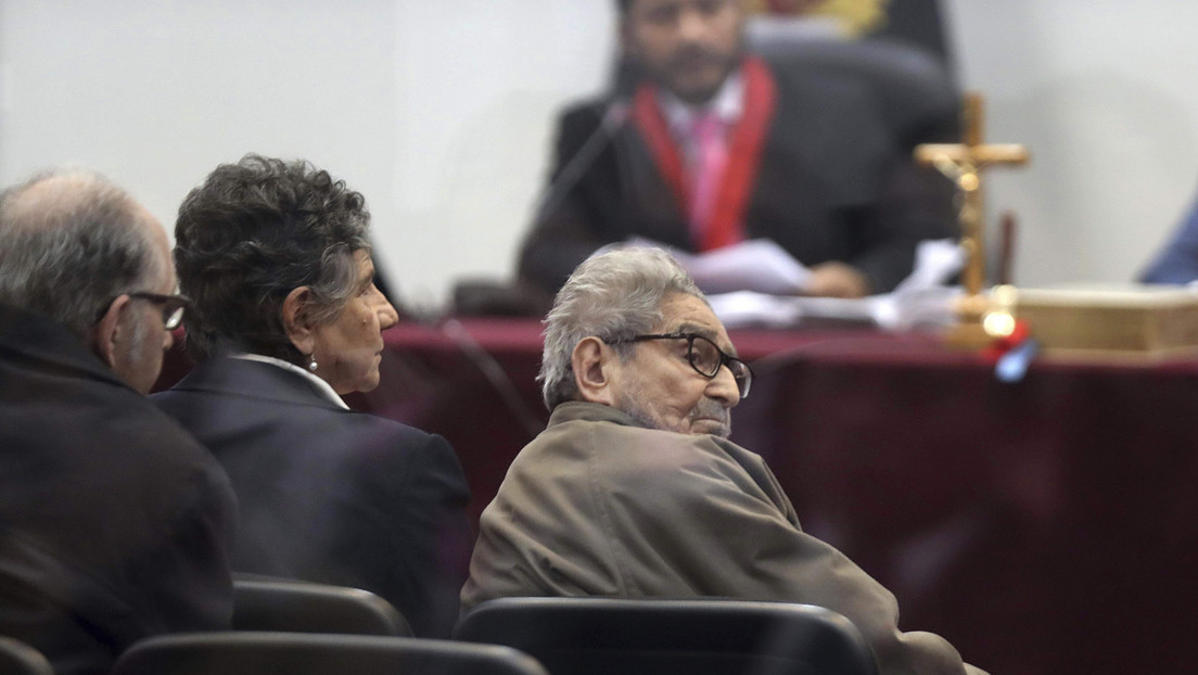 Pedro Castillo promulga la ley que permite cremar el cadáver del líder de Sendero Luminoso, Abimael Guzmán