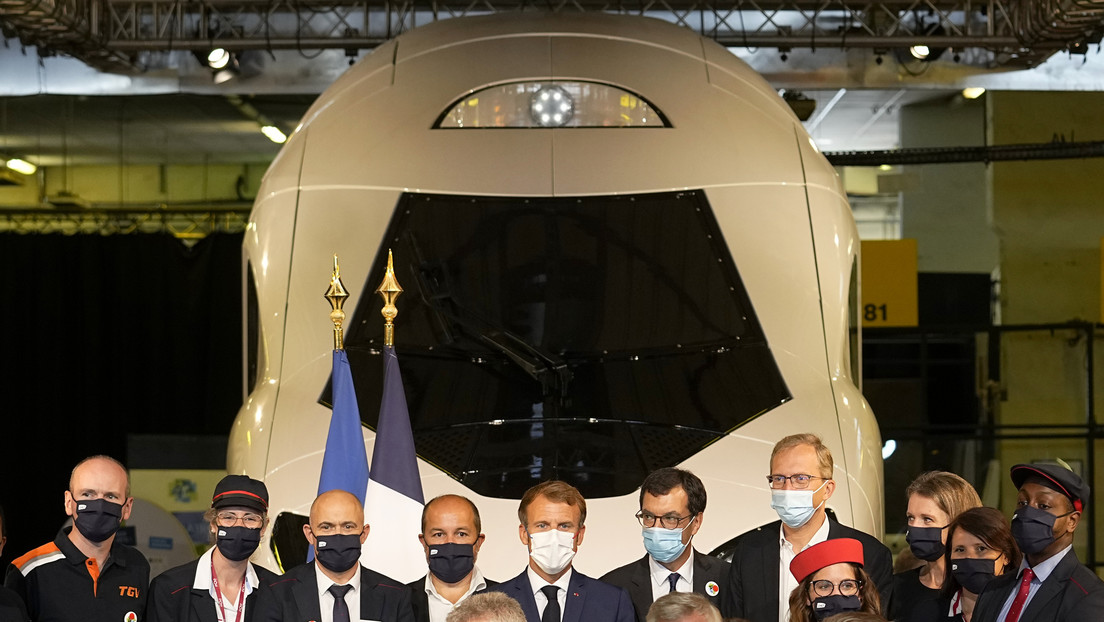 FOTOS: Macron presenta un futurista tren francés de alta velocidad