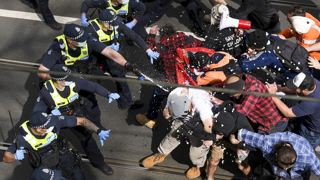 Choques entre la Policía australiana y manifestantes contrarios a las medidas de bloqueo por el covid-19 (VIDEOS, FOTOS)