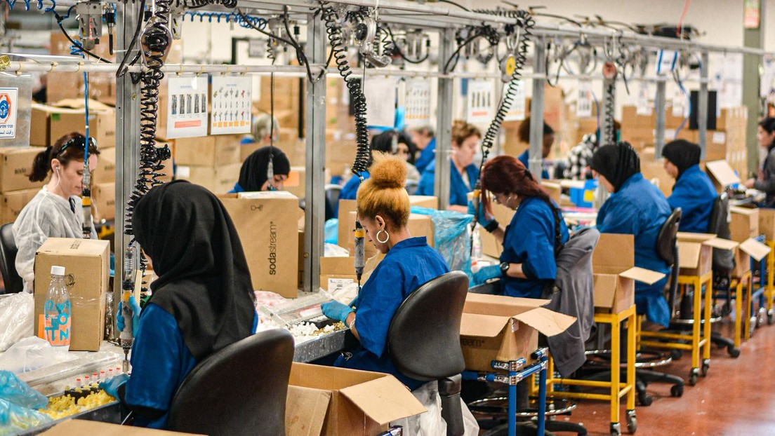 Una compañía británica opta por una semana laboral de cuatro días para "aumentar la felicidad de los empleados"