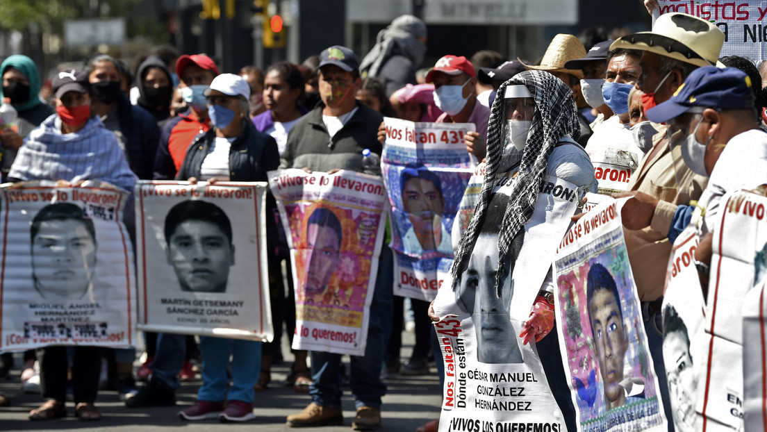 "Desviaron toda una investigación": La Fiscalía mexicana investigará a los peritos que "manipularon evidencias" en el caso de Ayotzinapa