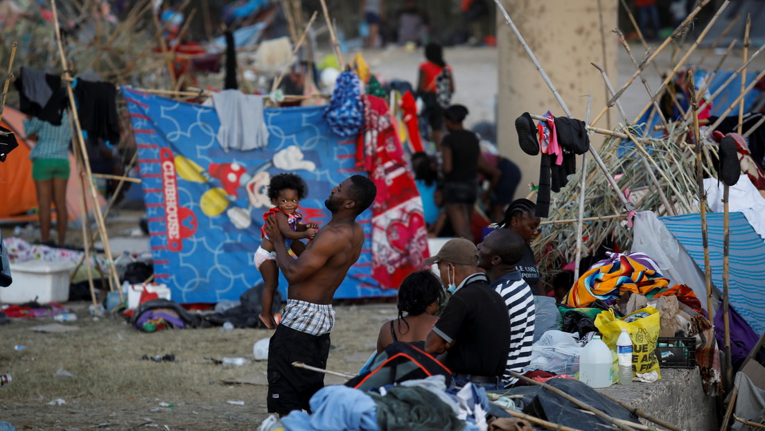 Autoridades mexicanas advierten que la masiva afluencia de migrantes haitianos podría derivar en una crisis sanitaria y enfrentamientos