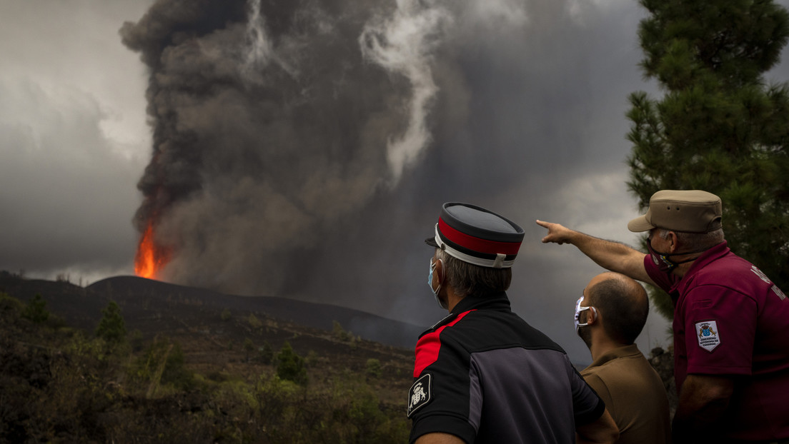 Cancelan todos los vuelos a La Palma por la erupción del volcán Cumbre Vieja