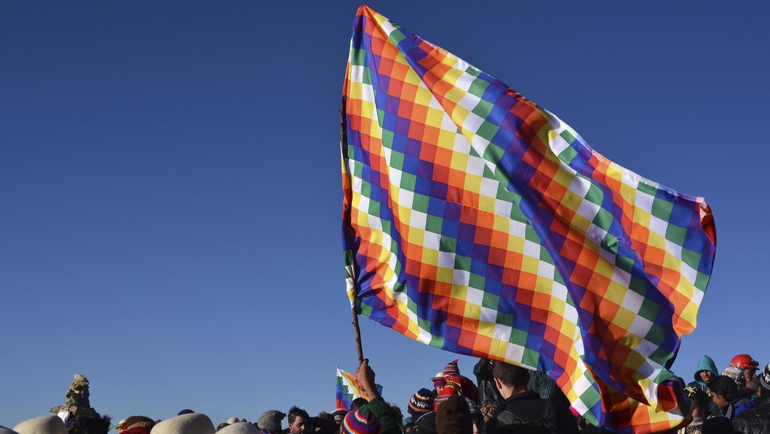 El Gobierno de Bolivia denuncia a las autoridades de Santa Cruz por "separatismo", "racismo" y "ultraje" contra la Wiphala