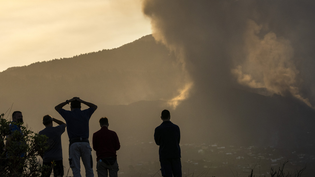 VIDEO: Momento en el que la lava del volcán de La Palma 'se traga' el campanario de la iglesia de Todoque