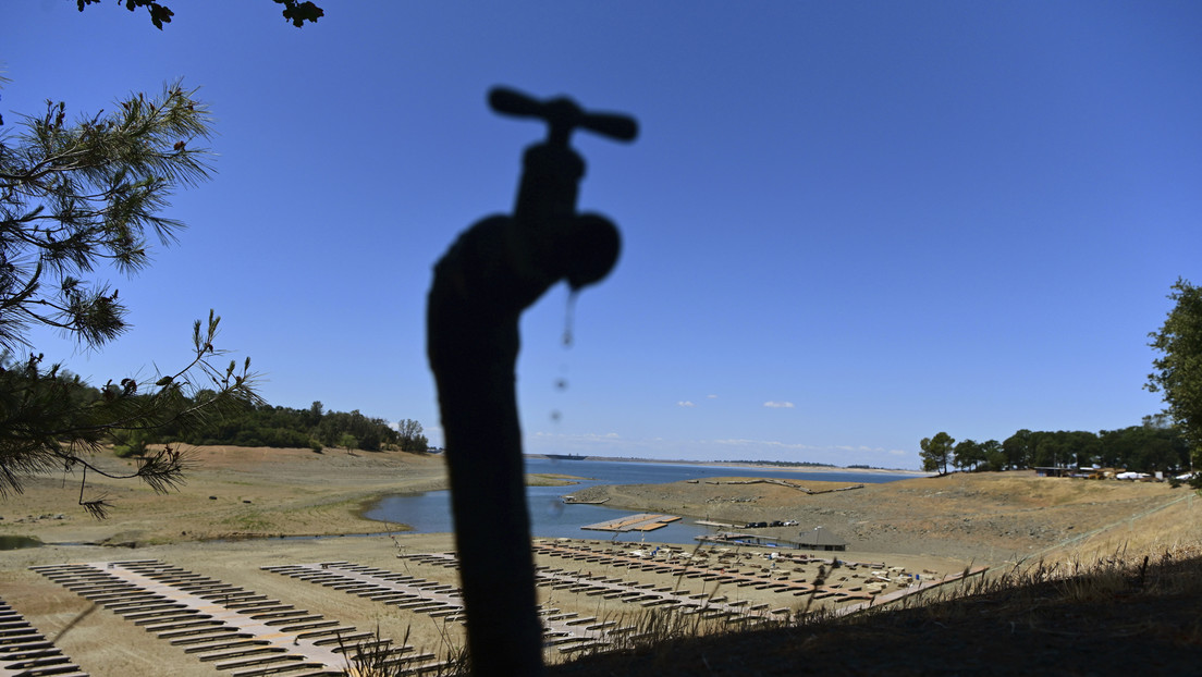 "Una injusticia de proporciones inigualables": En medio de la sequía, una familia de multimillonarios controla un banco de agua crítico en California