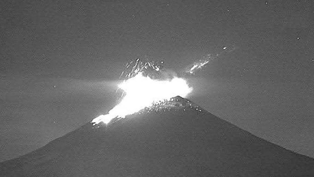 En las últimas 24 horas el volcán Popocatépetl registra 221 exhalaciones, 100 minutos de tremor y 2 sismos volcanotectónicos (VIDEO)