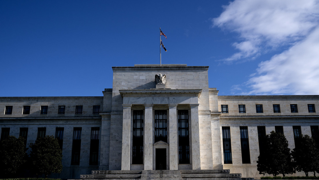 Dimiten dos presidentes regionales de la Reserva Federal de EE.UU. acusados por operaciones financieras cuestionables