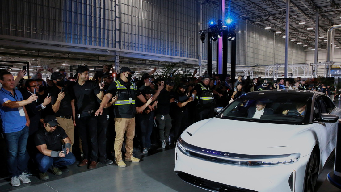 Un rival de Tesla arranca el ensamblaje de sus coches eléctricos de lujo con una autonomía récord