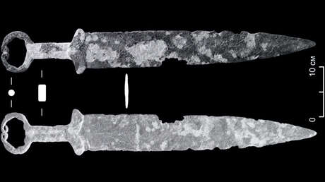 Encuentran una espada de hierro de la era escita en un punto de recolección de chatarra en siberia