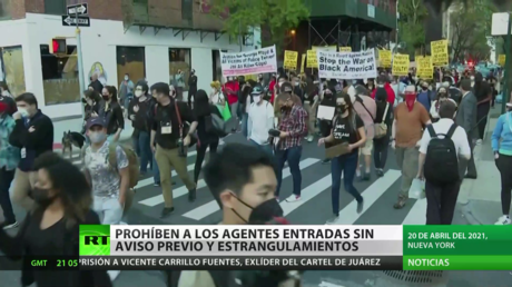 EE.UU.: Prohíben a los agentes federales entradas sin previo aviso y el estrangulamiento