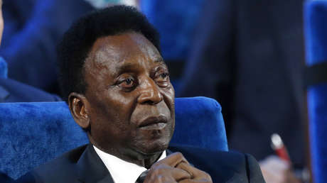 La hija de Pelé publica una foto con su padre y afirma que "se recupera bien"
