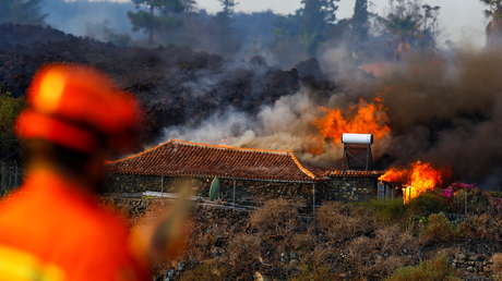 "Sospechoso", "provocado" y "montaje": 'Llegan' los negacionistas de los volcanes tras la erupción en la isla canaria de La Palma