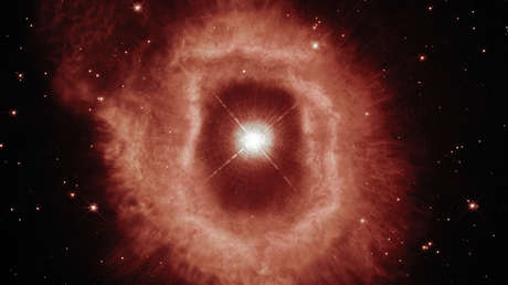 El telescopio espacial Hubble captura el 'ojo' de una estrella "monstruo" moribunda