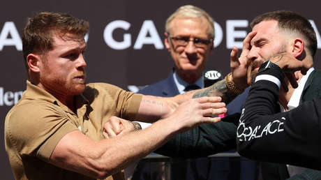 "No hables de mi mamá": encontronazo con golpes e insultos entre 'Canelo' Álvarez y Caleb Plant en la presentación de su próxima pelea (VIDEO)